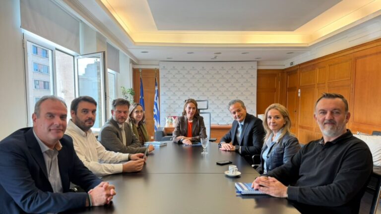 Θεσμική σύσκεψη για το voucher επισιτιστικής βοήθειας και την πρώτη καταβολή